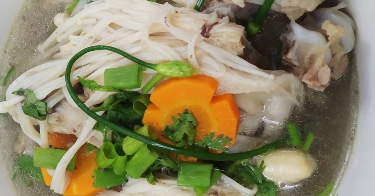 Xương gà nấu rau củ