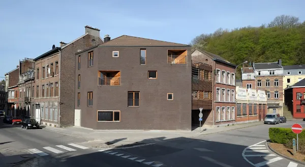 Logements et aménagement de la place