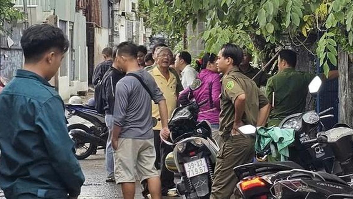 Cháy nhà trong hẻm ở TPHCM, một cụ bà tử vong - Báo Người Lao Động