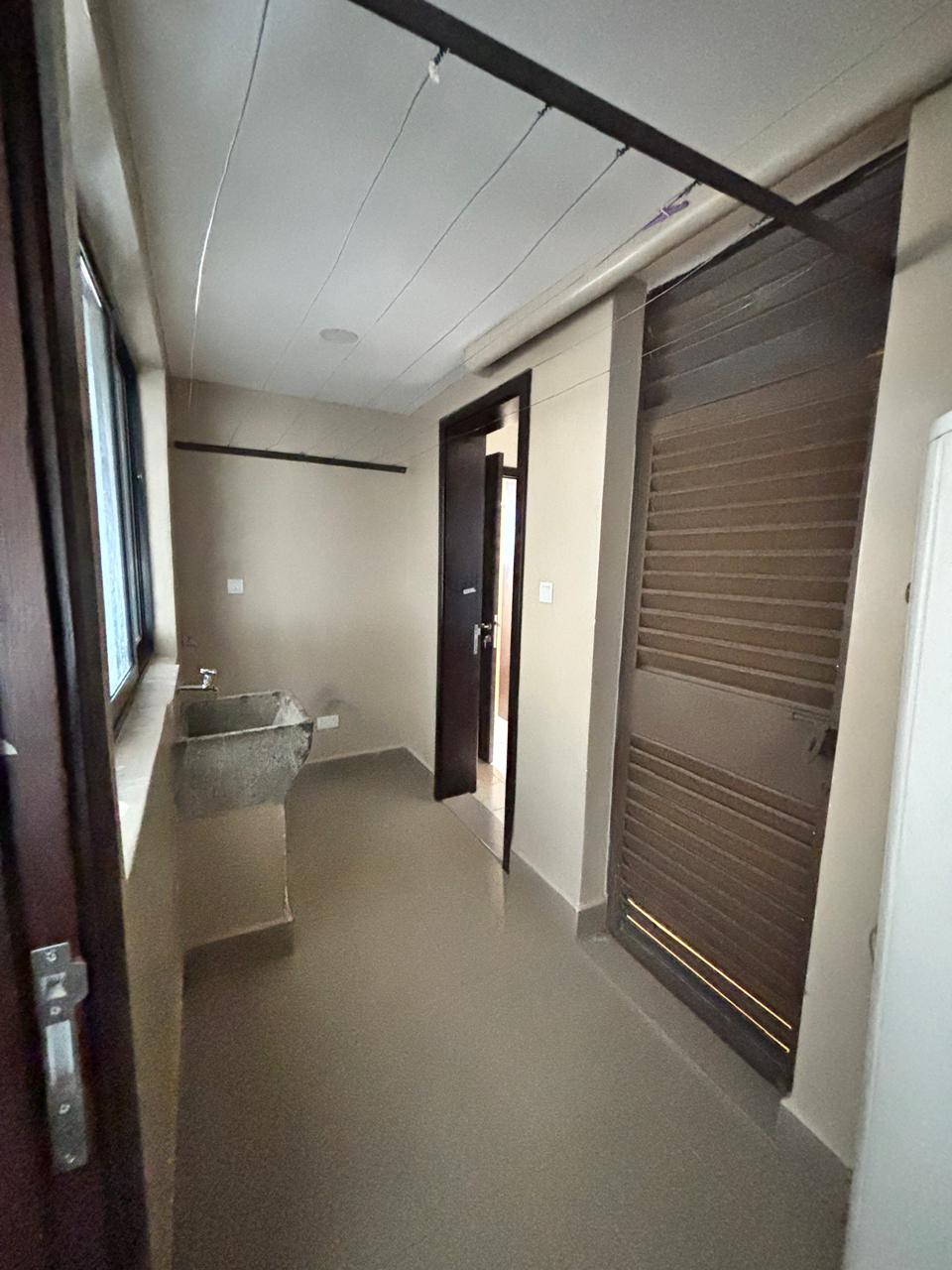 Duplex 4-Bedroom Apartment — photo 8 of 10