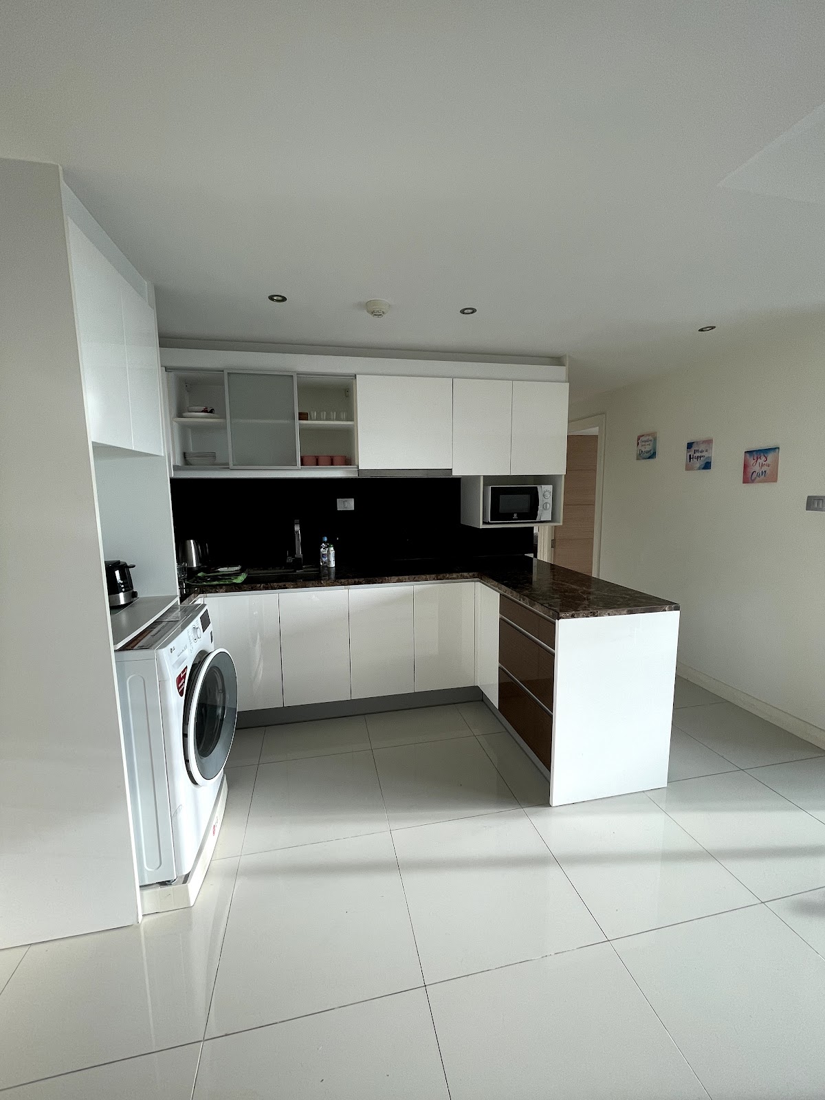 Unixx - 2 Bed, Floor 37 8