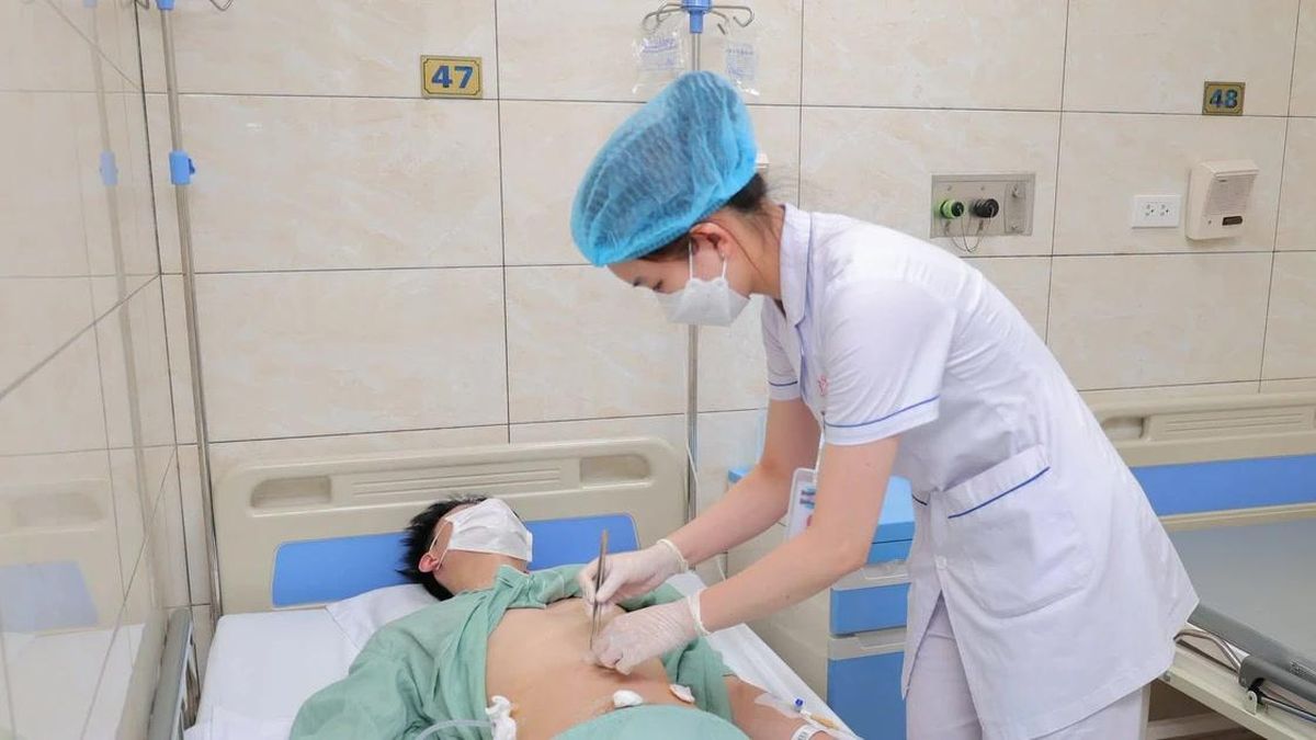 Đau bụng một tuần không đi khám, nam thanh niên nguy kịch do vỡ ruột thừa - Báo Tri thức &amp; Cuộc sống