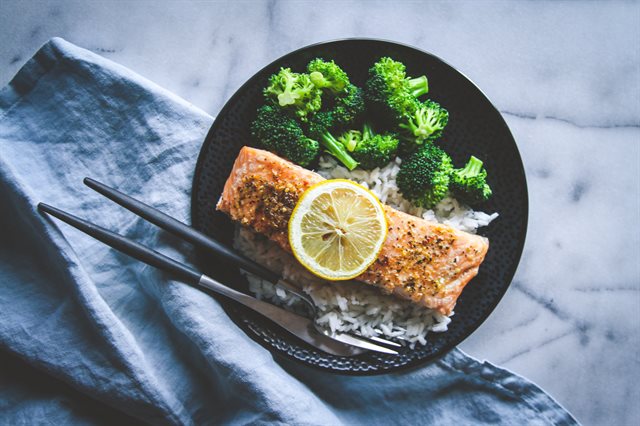 Cá Hồi Nướng Muối Chanh