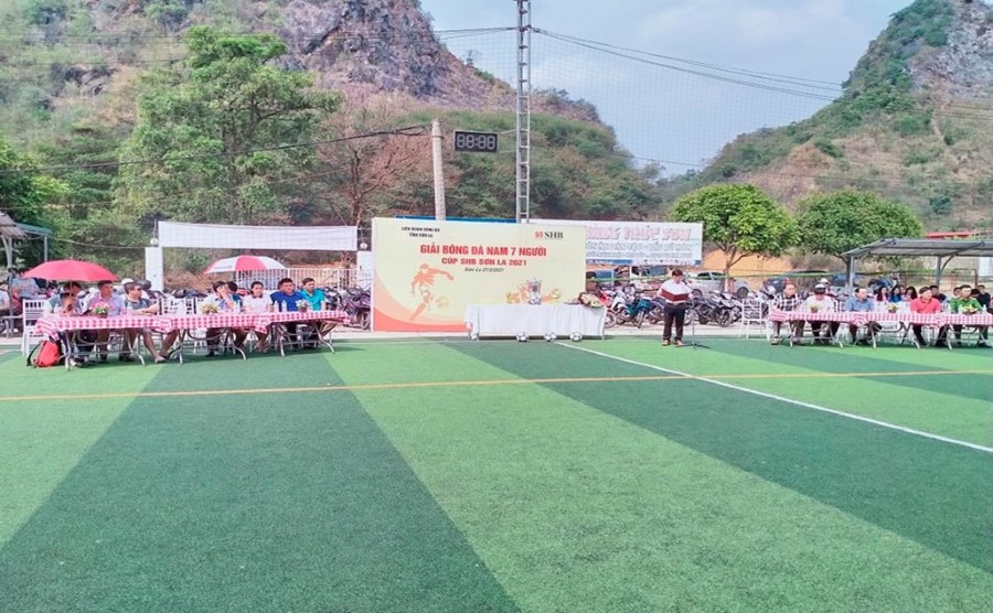 Đội bóng đá nam Trường Đại học Tây Bắc tham gia giải vô địch cup SHB Sơn La năm 2021