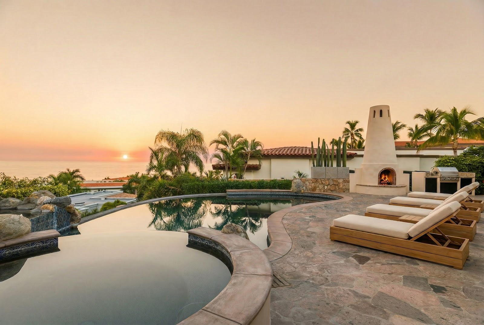 San Jose Corridor, Mexico — 5-Bed Home With Pool
