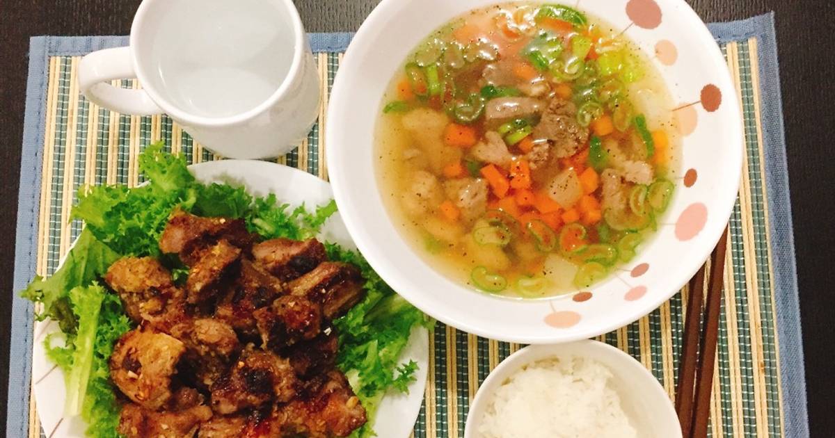 Thịt heo chiên sả_canh cà rốt