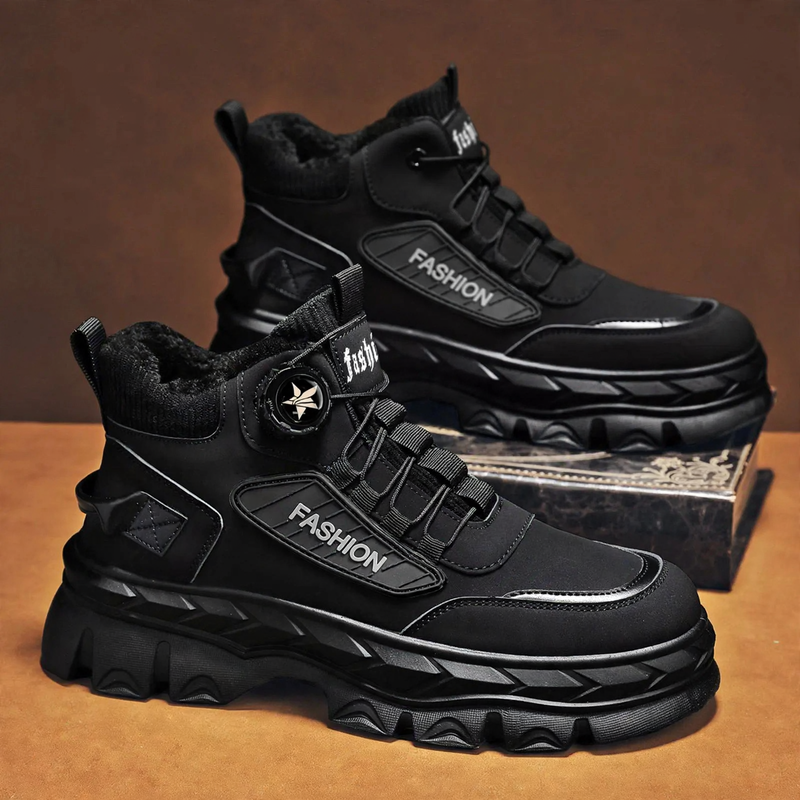 Insulated Men's Boots with Twist Closure