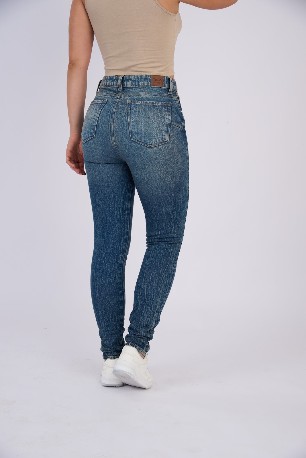 Jean colombiano skinny tiro alto en denim stretch, color azul oscuro envejecido - Vista 4