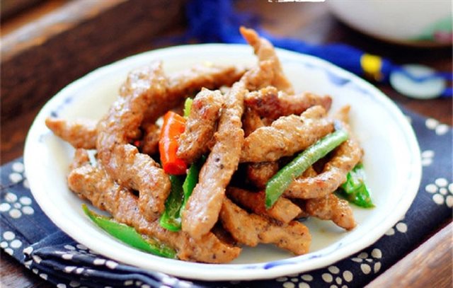 Thịt Bò Xào Ớt Sừng Cay Ngọt