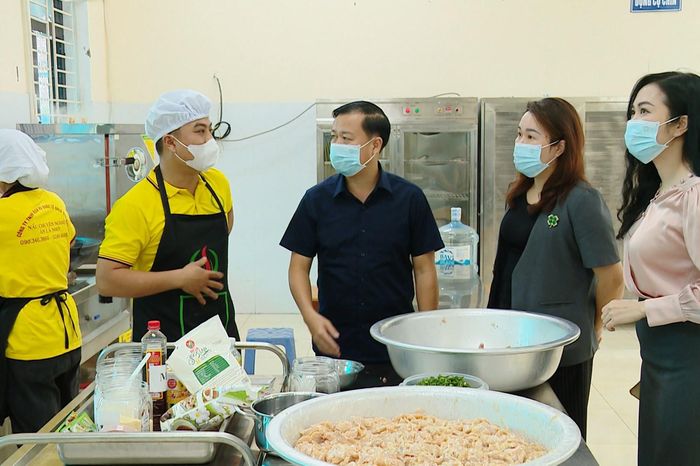 Bộ Y tế yêu cầu siết chặt an toàn bếp ăn bán trú - Đài Phát thanh và truyền hình Hà Nội