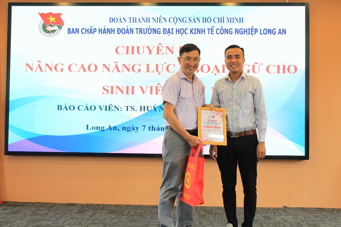 Thư cảm ơn và quà gửi đến báo cáo viên chương trình