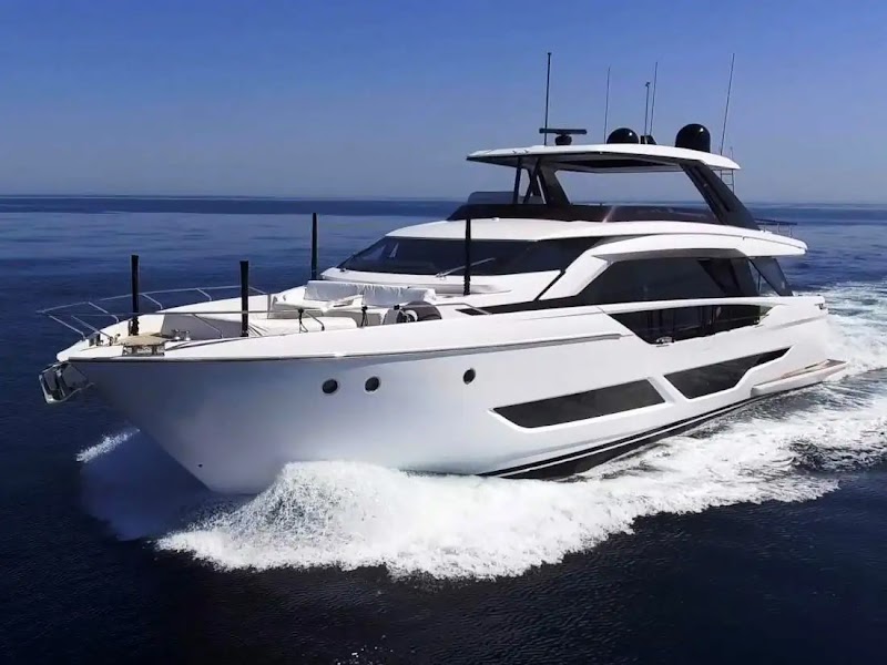 Ferretti 860