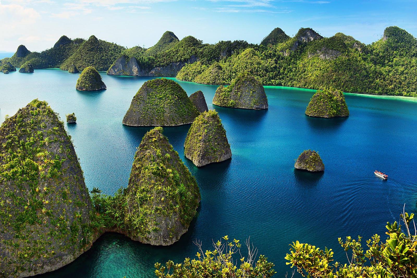 Raja Ampat: Warisan Alam dan Budaya Timur Indonesia