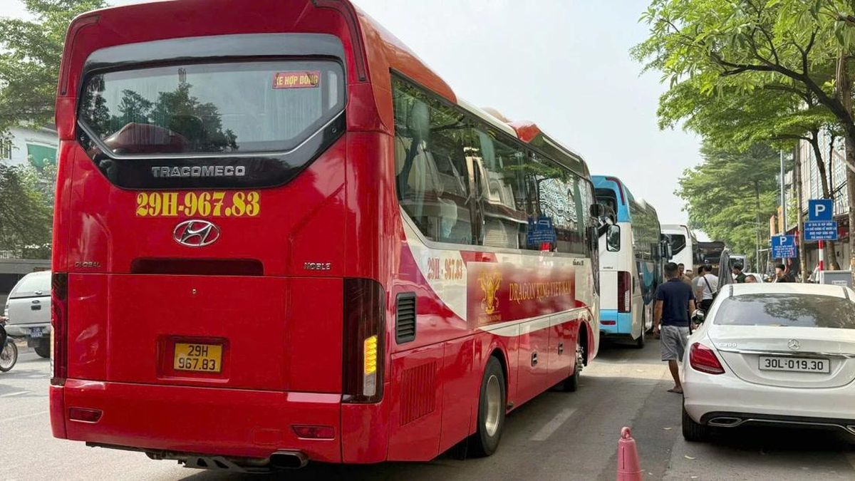 Hạn chế xe lớn vào phố cổ, phát sinh áp lực giao thông mới - Báo Công An Nhân Dân