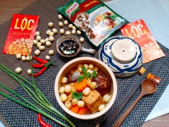 Cuối cùng dọn ra thành phẩm, canh đậu hũ nấm hạt sen này vừa ngon vừa đầy đủ chất dinh dưỡng nữa.