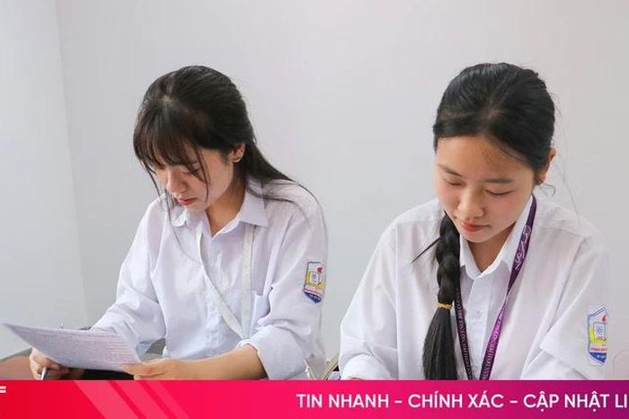 Sĩ tử tăng tốc luyện đề, làm quen với áp lực phòng thi thực tế - Báo Hà Tĩnh