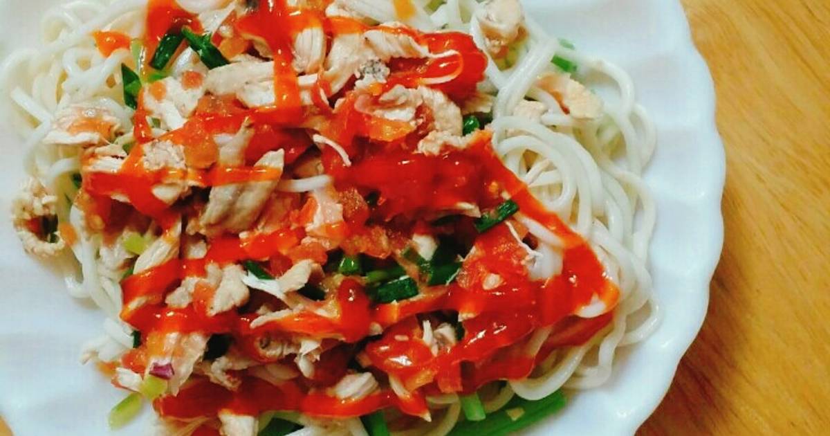 Mì xào gà sốt cà