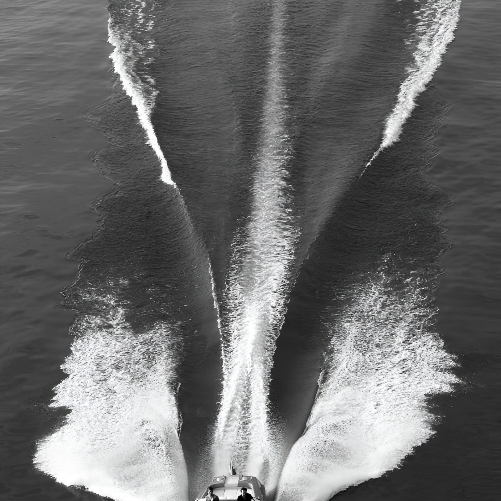 Download Classic Speedboat Creating Water Wake Full HD iPhone