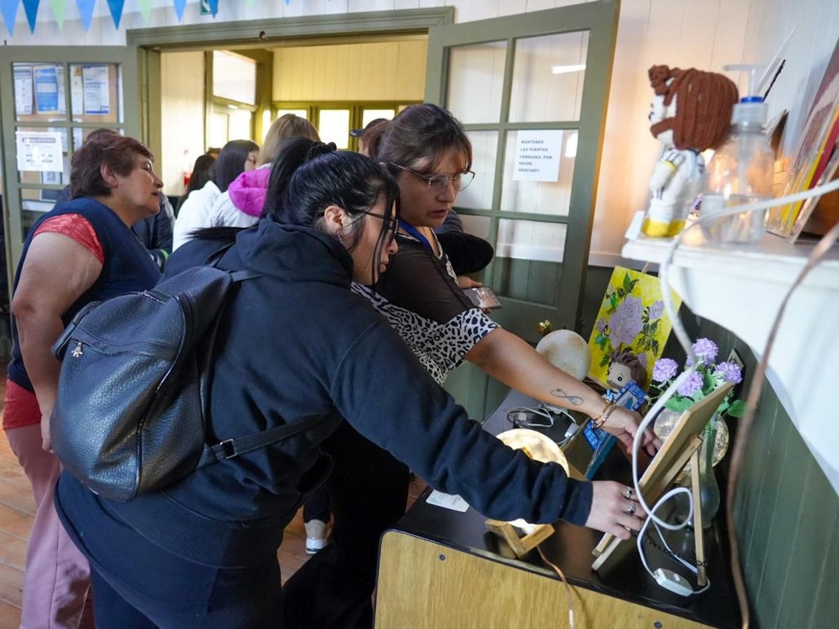 Encuentro entre vecinos y vecinas que participan de los talleres de casa municipal y apa