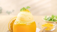 Thành phẩm: Kem sorbet cam mát lạnh ngọt thanh, kết cấu xốp mịn là món giải khát rất thích hợp cho những buổi trưa hè nắng nóng, giúp tăng sức đề kháng cho cơ thể.