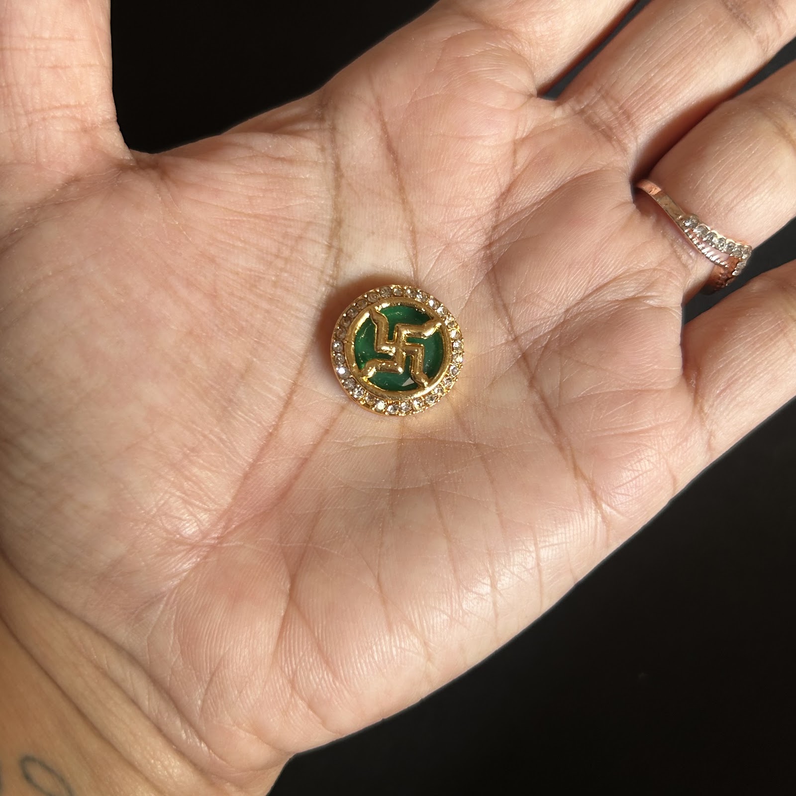 Green round swastik pavk of 1