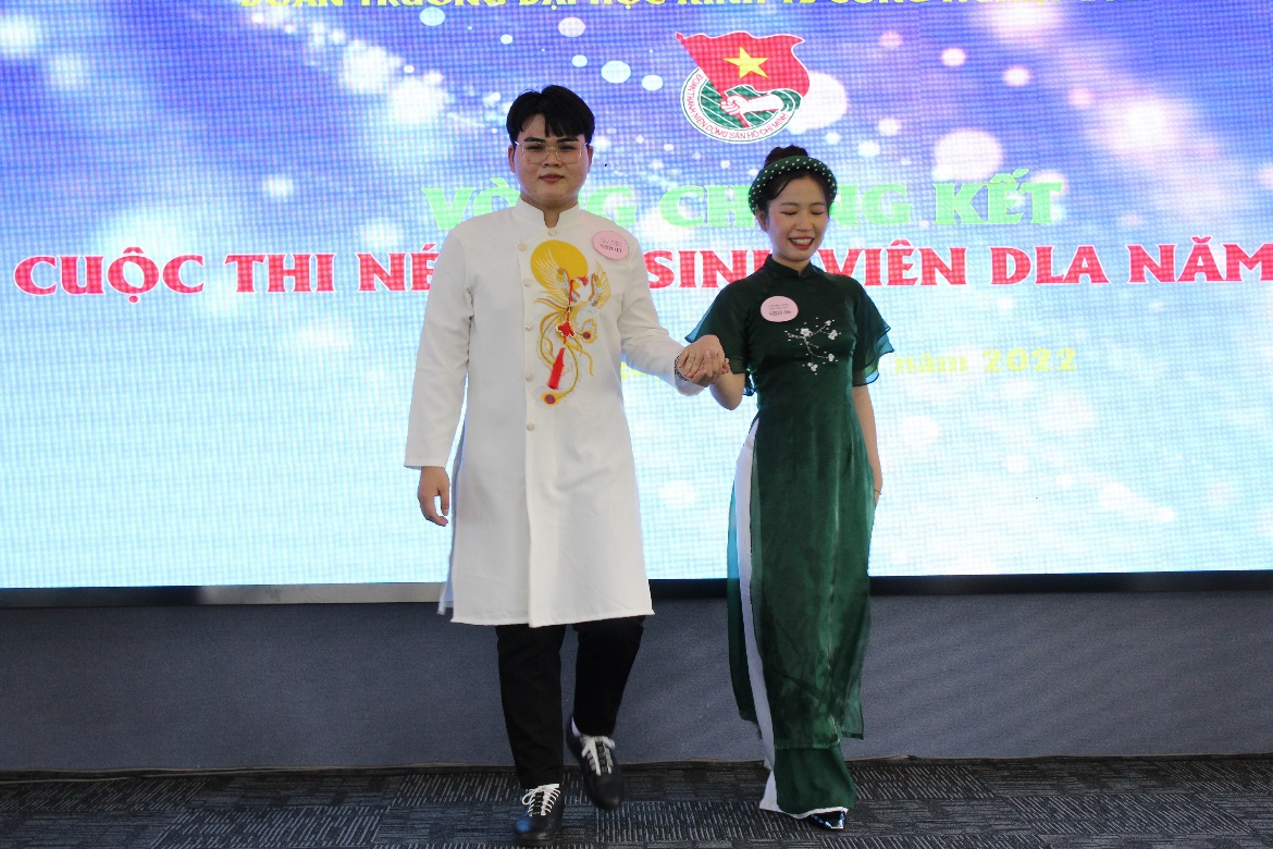 Lê Trung Trực và Phạm Kim Sen – một trong các cặp đôi nhận được sự cổ vũ nhiệt tình từ cổ động viên