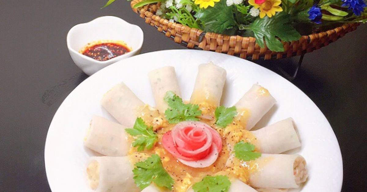 Củ cải trắng cuộn tôm,thịt hấp chấm xì dầu