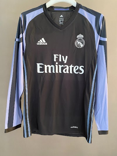 Retro 2016-17 Real Madrid Visitante.jpg