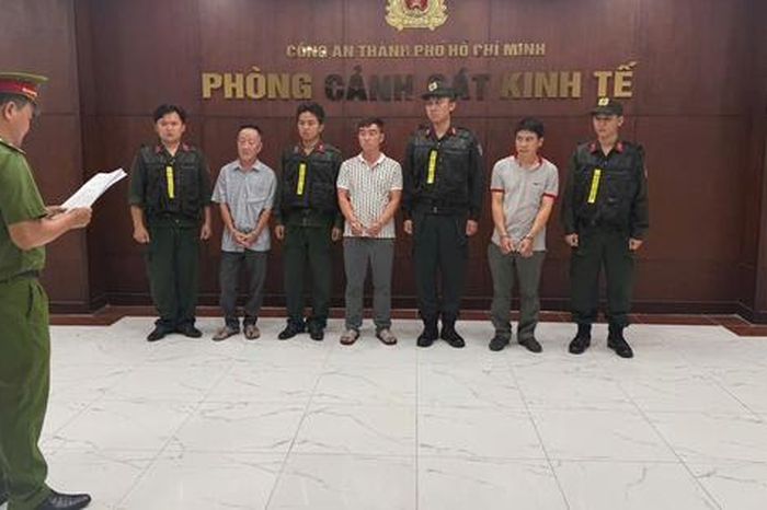 Công an TPHCM khám xét 2 căn nhà, bắt 3 người - Báo Người Lao Động