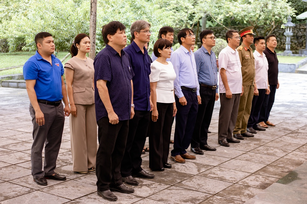 Trường Đại học Tây Bắc thành kính dâng hương tưởng nhớ, tri ân các anh hùng, liệt sĩ