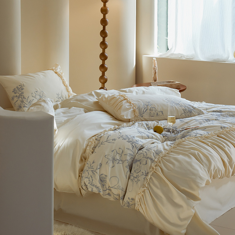 Embroidered bedding set made from Lyocell fibers