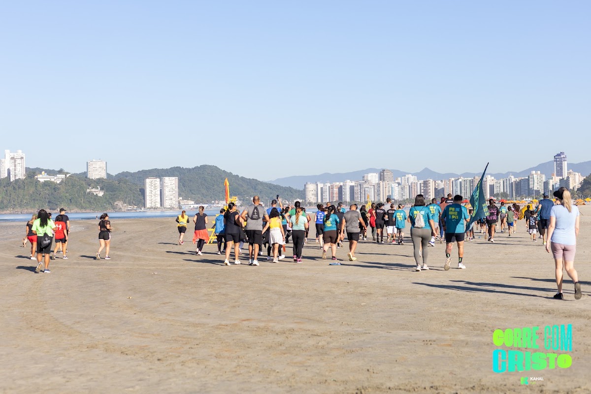 Caminhada na faixa de areia