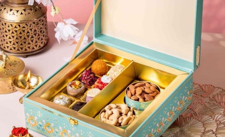 Turquoise Royal Trunk Mithai & Nut Box