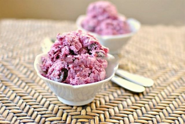Kem Sữa Chua Cherry Chocolate