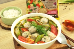 Múc canh ra tô, dùng nóng với cơm. Món canh riêu chả cá thác lác có vị chua chua thanh mát dễ ăn, từng miếng chả cá ngon bùi cùng nước canh mát lành chắc hẳn sẽ hài lòng bất cứ ai nếm thử. Thật đơn giản và dễ dàng phải không nào, chỉ với 3 bước nhanh gọn món canh riêu chả cá thác lác đã sẵn sàng để cả gia đình cùng thưởng thức. Hãy bắt tay làm thử và trải nghiệm món ăn hấp dẫn ngay bạn nhé!