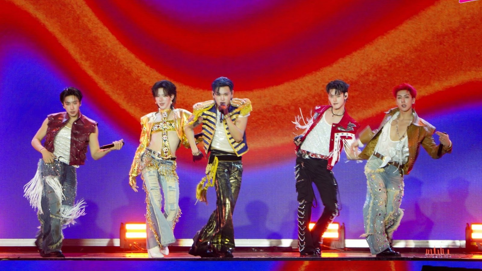 “PERSES UNCENSORED CONCERT” ปลดล็อกทุกตัวตนแบบไม่มีกั๊ก!  5 หนุ่ม PERSES โชว์ศักยภาพรอบด้าน จัดเต็มทุกโชว์สุดพลัง เปิดทุกมุมที่ไม่เคยเห็น ภาพที่ 33
