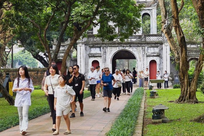 Kỳ nghỉ lễ trở thành 'mùa vàng' của du lịch Hà Nội - Đài Phát thanh và truyền hình Hà Nội