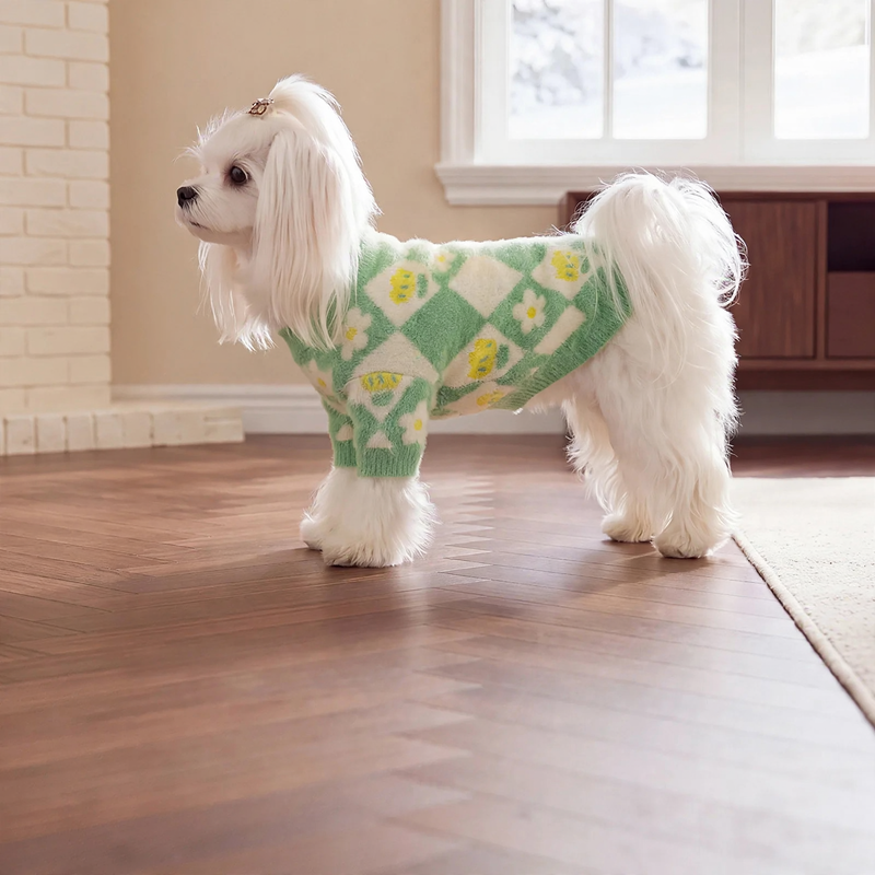 Thick cardigan for dogs with diamond pattern