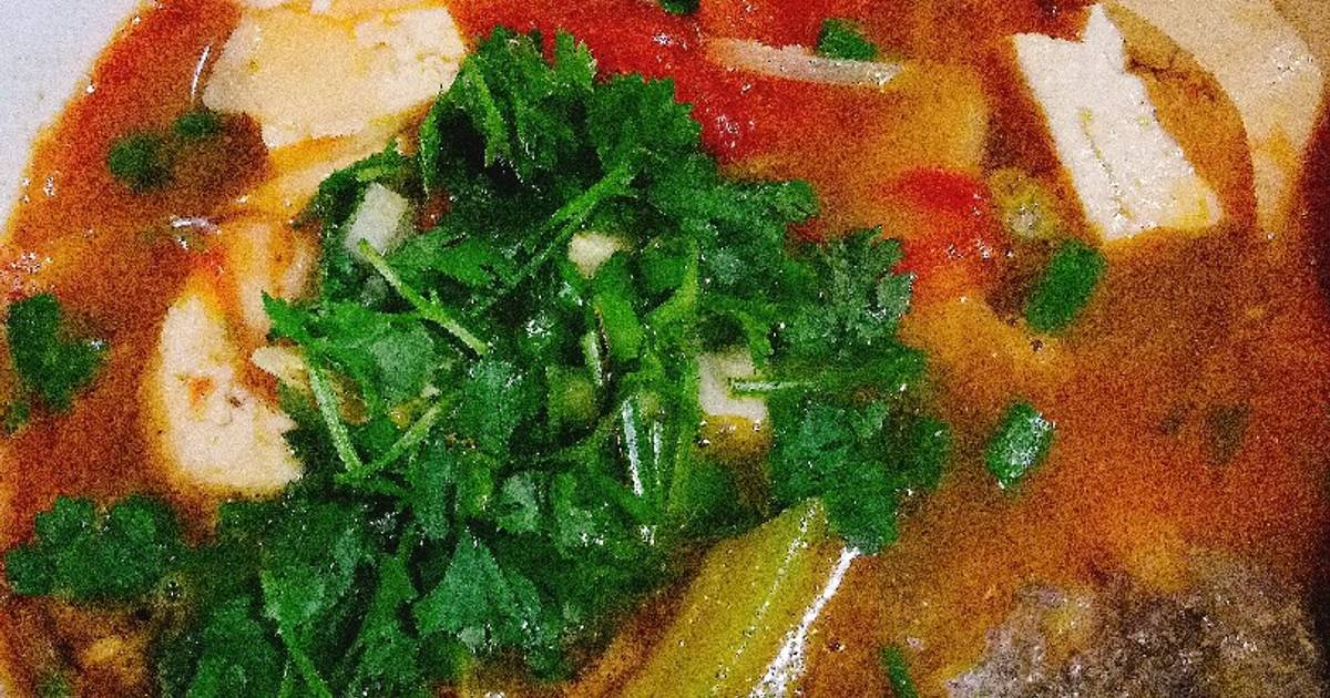 Canh chua cá chim thập cẩm (miền Trung)