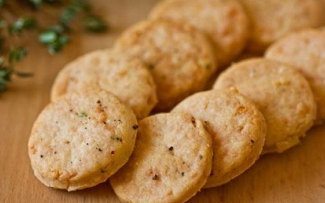 Bánh Quy Thịt Xông Khói