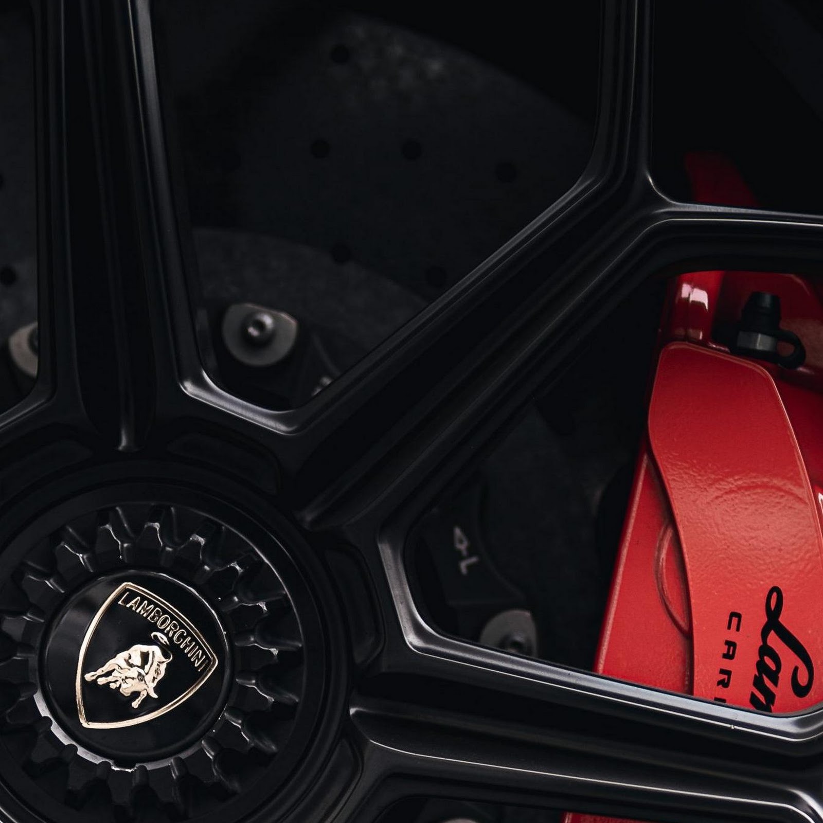 Download Lamborghini Wheel And Red Caliper Full HD iPhone