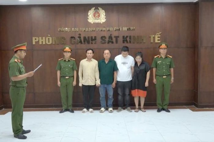 Công an TPHCM bắt Giám đốc Công ty Thư Trần Hớn - Báo Người Lao Động