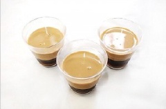 Sau đó chia đều hỗn hợp ra cốc vừa nãy và để vào tủ lạnh khoảng 30 phút.