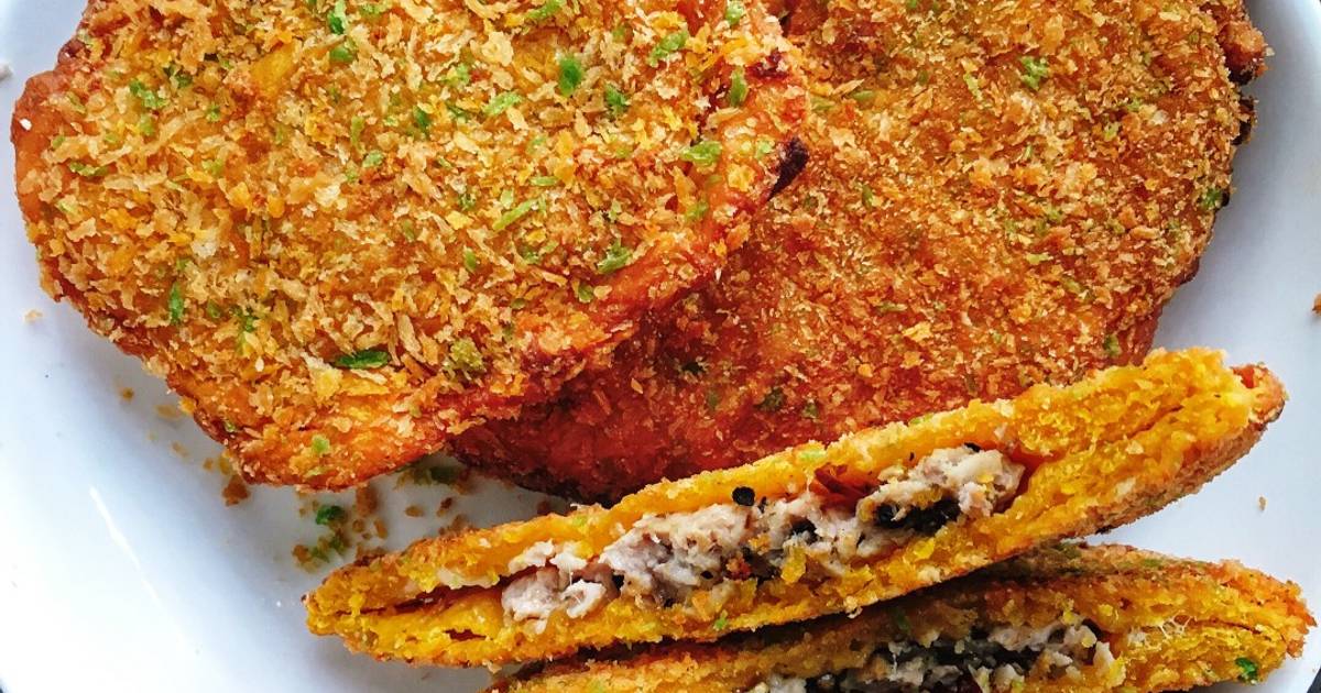 Bánh bí đỏ nhân thịt chiên xù