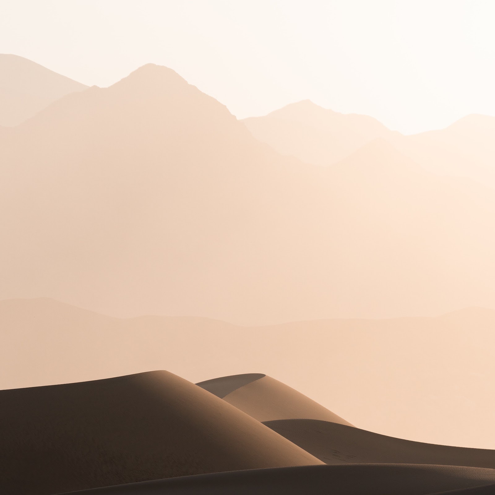 Download Hazy Desert Sand Dunes 4K iPhone