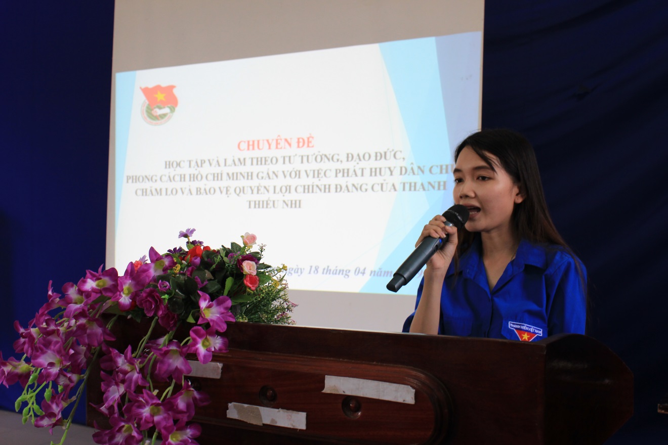 Đoàn viên tìm hiểu chuyên đề “Học tập và làm theo tư tưởng, đạo đức, phong cách Hồ Chí Minh gắn với việc phát huy dân chủ, chăm lo và bảo vệ quyền lợi chính đáng của thanh thiếu nhi”