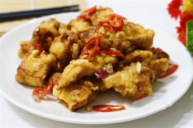 Ức Gà Chiên Xóc Tỏi Ớt