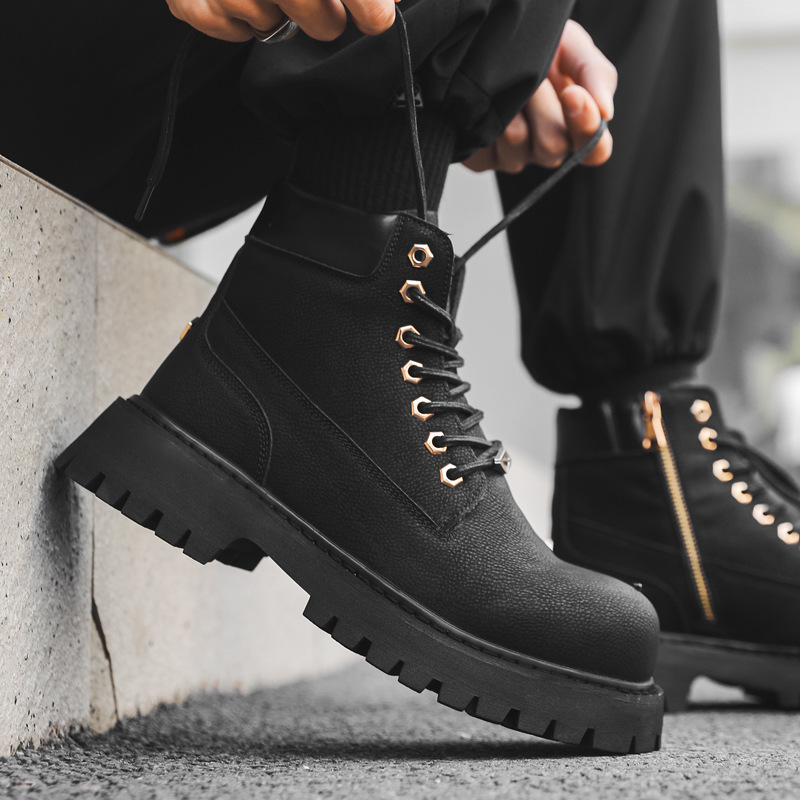 Robust high-top boots, slip-resistant