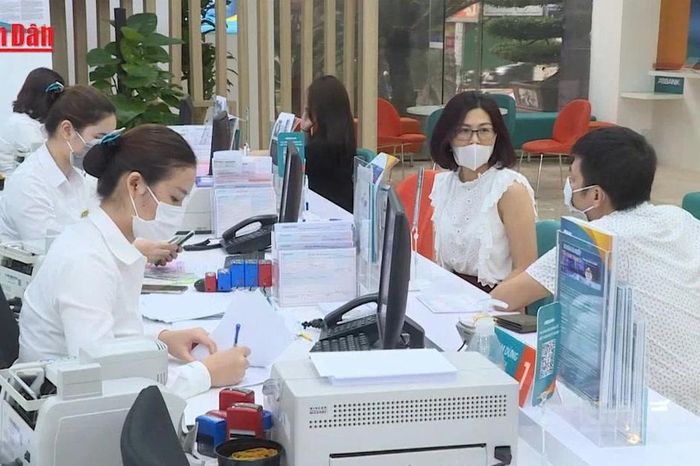 [Video] Mỗi ngày, có tới 800.000 tỷ đồng chảy qua hệ thống thanh toán ngân hàng - Báo Nhân Dân