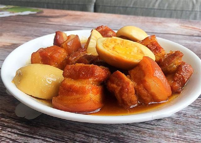 Thịt Kho Hột Vịt Ngày Tết